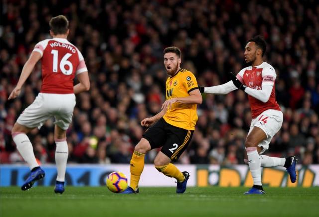 关于哈德斯菲尔德主场不敌狼队，继续停滞在积分榜底部的信息