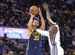 勇士力克灰熊 库里46分锁定得分王